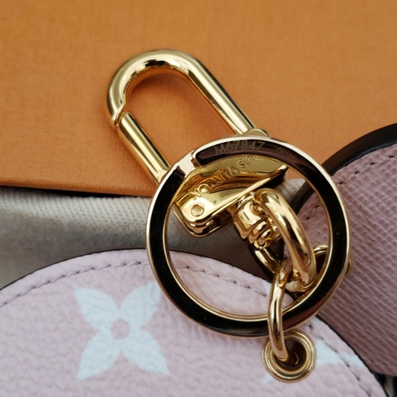LV Monogram Giant Bag Charm & Key Holder - Picture 6 of 8